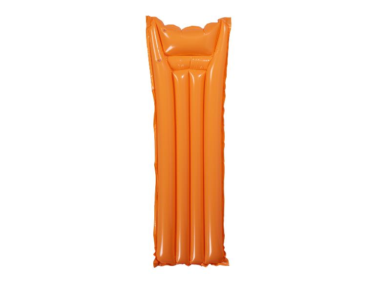 Orangefarbene Luftmatratze für Pool oder Strand.