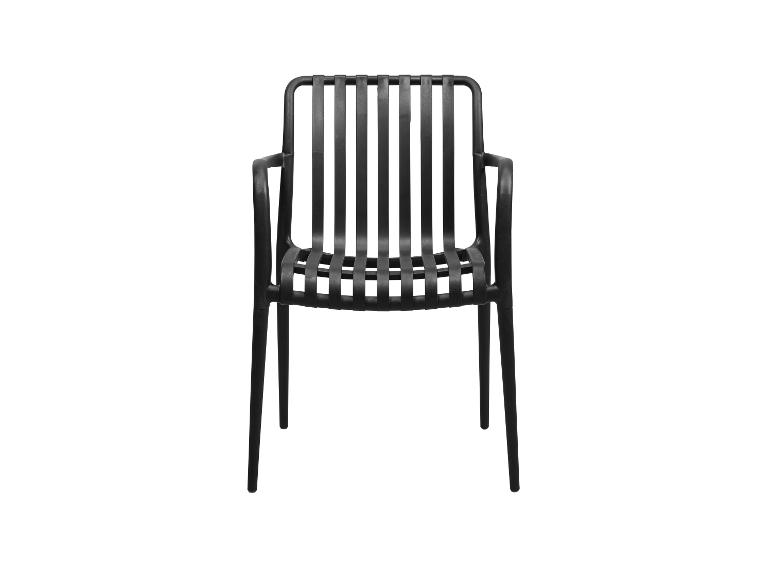 Schwarzer Lamellen-Outdoor-Sessel mit Armlehnen, Vorderansicht.