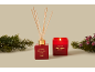 Weihnachts-Diffusor und Kerze „Christmas Cedar“ mit Tannenzweigen.