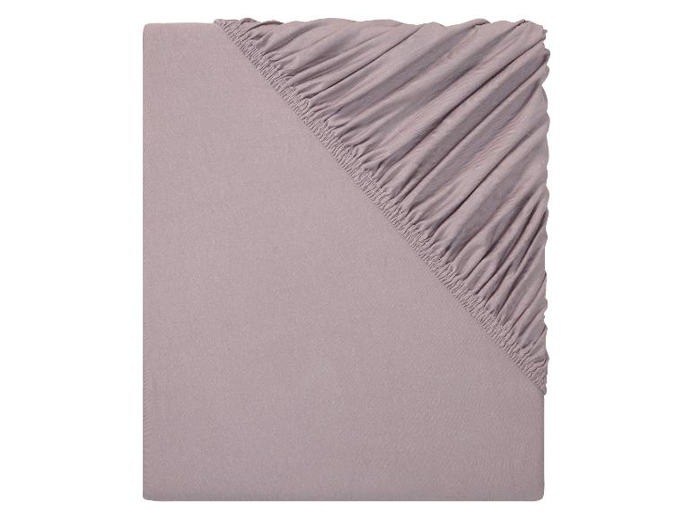 Lila Spannbetttuch aus Jersey.