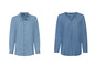 Zwei blaue Denim-Blusen mit langen Ärmeln.