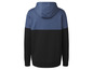 Ein schwarzer Hoodie mit einer blauen Kapuze.