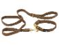 Braune flauschige Hundeleine und Halsband mit goldener Metallhardware.