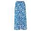 Weite Hose mit blau-weißem Muster.