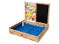 Holz-Sand- und Wassertisch mit Kreidetafel und farbenfrohem Zubehör