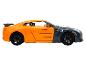 Ein orangefarbenes Nissan GT-R Modell mit schwarzem Spoiler.