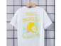 Weißes T-Shirt mit 'Fresh Lemonade' Aufdruck und Zitronen-Design.