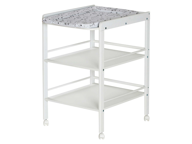 Weißer Wickeltisch mit zwei Ablagen und Rollen, mit Wickelauflage.