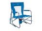 Ein blauer Campingstuhl mit Getränkehalter von der Marke GCI Outdoor.