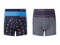 Drei Paar Boxershorts mit verschiedenen Mustern: Herzen, Streifen und einfarbig blau.