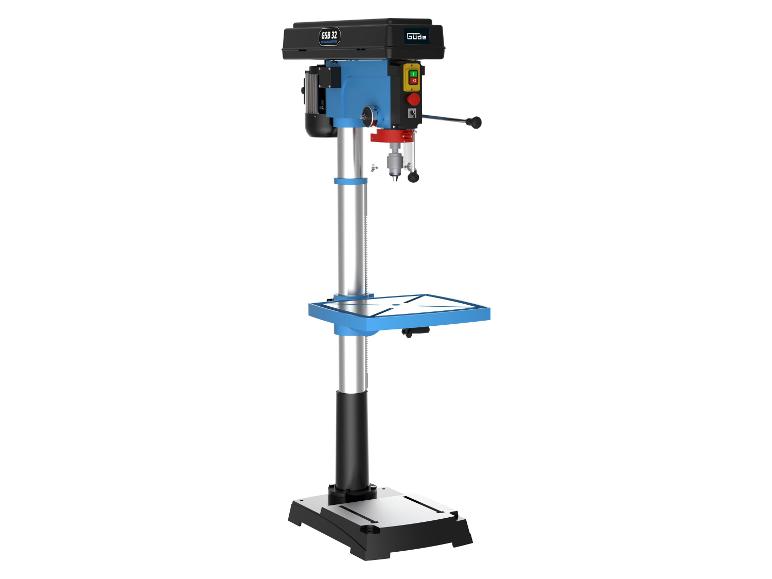 Blaue und schwarze Säulenbohrmaschine auf weißem Hintergrund