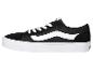 Schwarze Low-Top-Sneaker mit weißen Schnürsenkeln und weißer Sohle