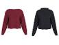 Zwei Damen-Langarmpullover, einer bordeauxrot und einer dunkelgrau.