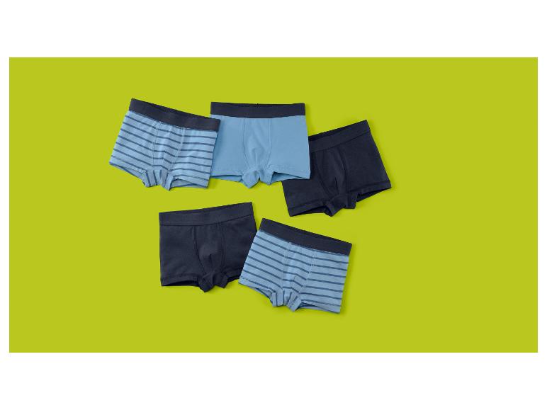 Fünf Jungen-Boxershorts in Blau- und Dunkelblautönen