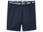 Dunkelblaue Shorts mit dem Aufdruck 'Wild Club Est. 1980'.