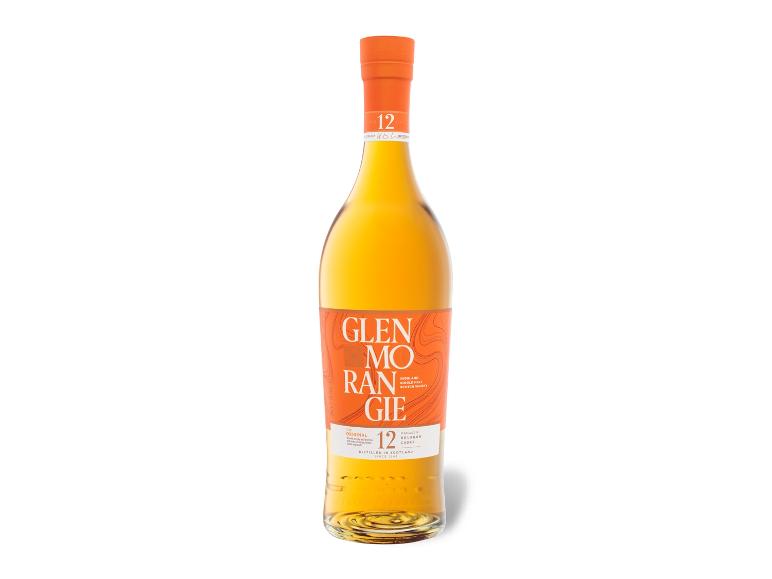 Eine Flasche 12-jährigen Single Malt Scotch Whisky, in Bourbonfässern gereift, mit einem orangefarbenen Etikett.