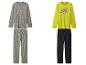 Zwei Grinch-Pyjama-Sets: ein graues mit Muster und ein gelbes mit Schriftzug.