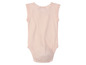 Ein rosa Baby-Body mit Spitze.