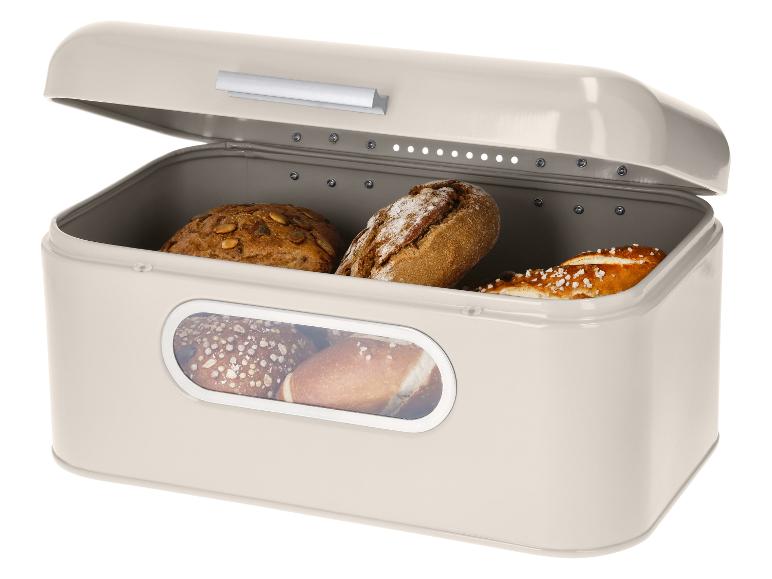 Offener cremefarbener Brotkasten mit verschiedenen Broten und Brötchen darin.