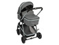 Ein grauer BabyComfort Kinderwagen mit Wanne und Einkaufskorb.