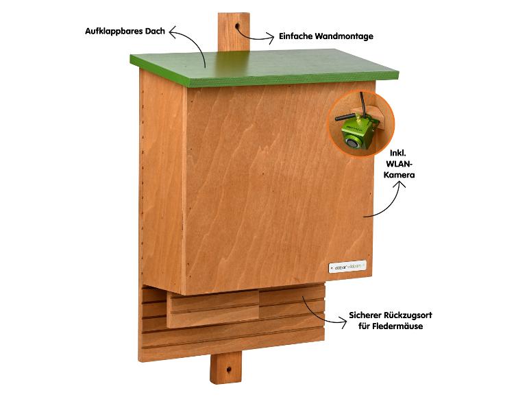 Fledermauskasten aus Holz mit grünem Klappdach, WLAN-Kamera und sicherem Rückzugsort.