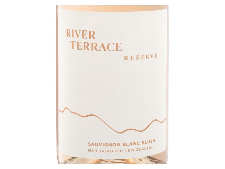 Etikett einer Roséweinflasche mit der Aufschrift 'RIVER TERRACE RESERVE' und 'SAUVIGNON BLANC BLUSH'.