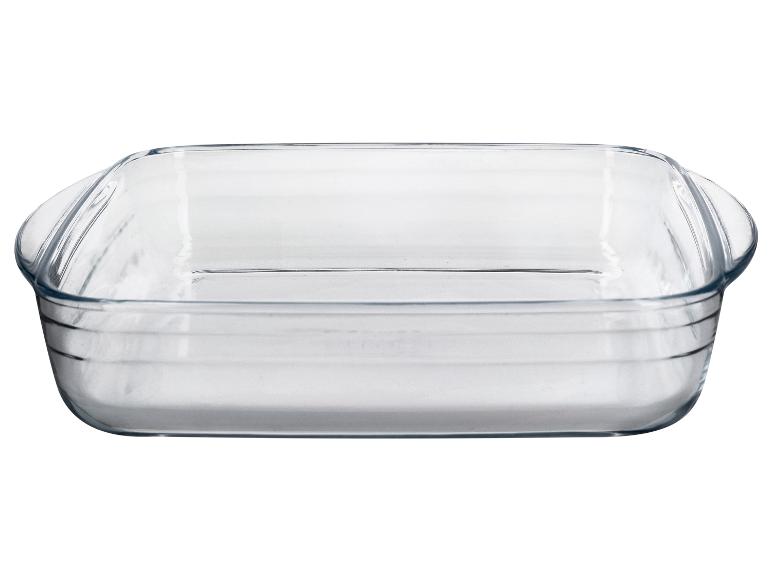 Transparente Glasauflaufform mit Griffen.