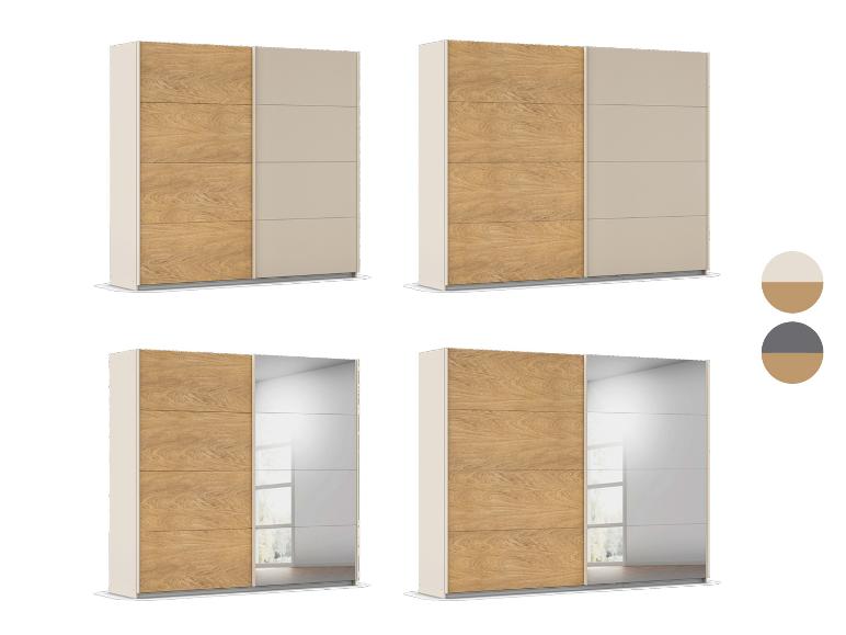 Vier Schiebetürenschränke in Holz und Beige, zwei mit Spiegeln, zwei ohne