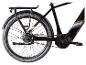 Schwarzes E-Bike mit Gepäckträger, Riemenantrieb und Kwick Seven-5 Reifen.