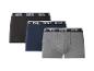 Drei Herren-Boxershorts in Schwarz, Marineblau und Grau mit Text auf dem Gummibund.