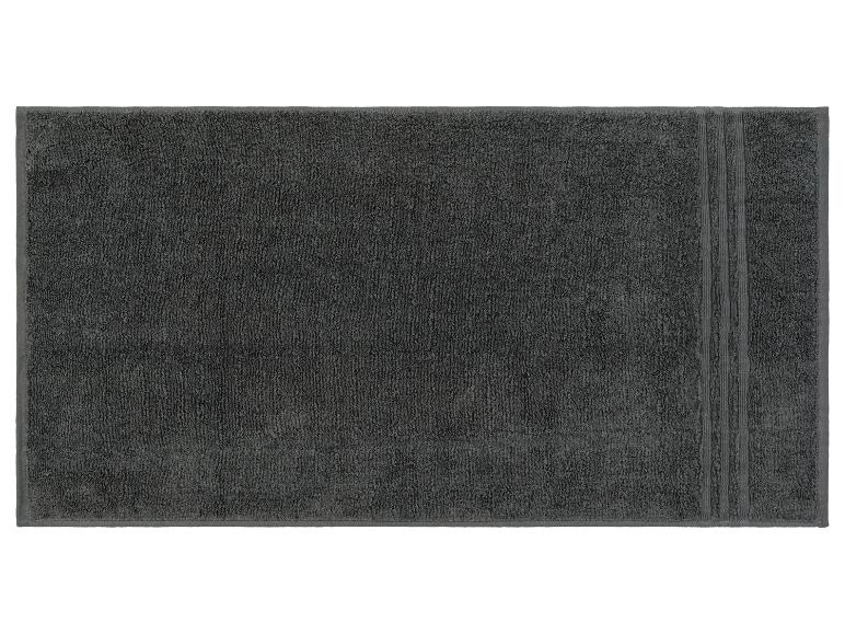 Ein dunkelgraues Handtuch mit schlichtem Design.