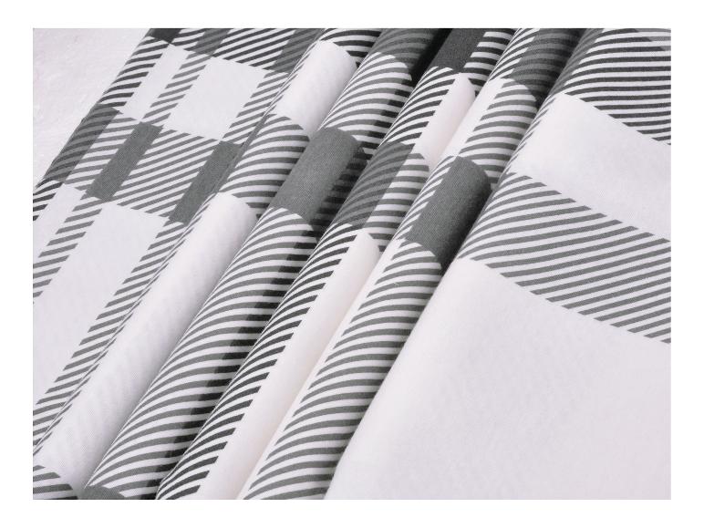 Weißer und grauer Stoff mit Karomuster