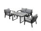 Graues Outdoor-Möbelset mit Sofa, zwei Sesseln und einem Tisch.