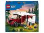 LEGO City Box mit rotem und weißem Wohnmobil, Familie und Lagerfeuer.