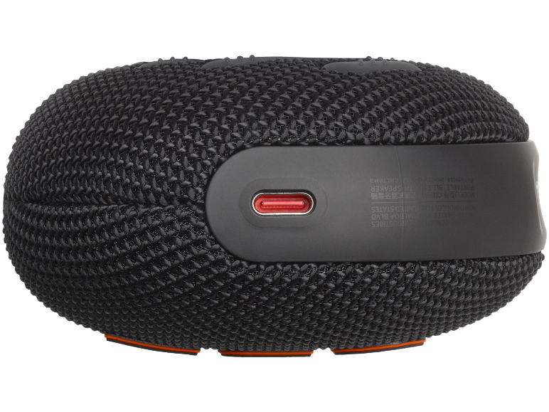 Schwarzer tragbarer Bluetooth-Lautsprecher mit rotem USB-C Ladeanschluss.