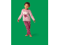Kleines Mädchen in rosa Fleece-Pyjama mit Bärenmotiv auf grünem Hintergrund