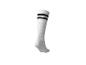 Weißer Sportsocken mit zwei schwarzen Streifen