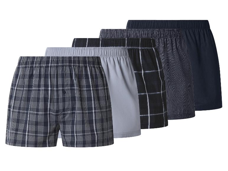 Fünf Herren-Boxershorts in verschiedenen Mustern: kariert, kleinkariert und unifarben.