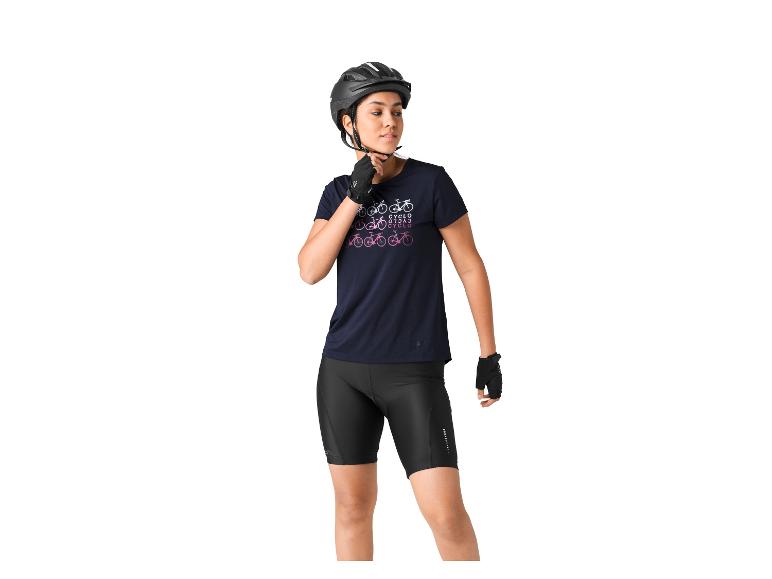 Fahrradhelm, Trikot und Radhose; sportlicher Stil.