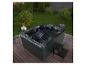 HOME DELUXE Außenwhirlpool Black Marble auf einer Holzterrasse.