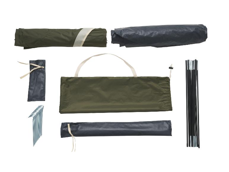 Campingausrüstung: gefaltetes Zelt, Heringe und Stangen.