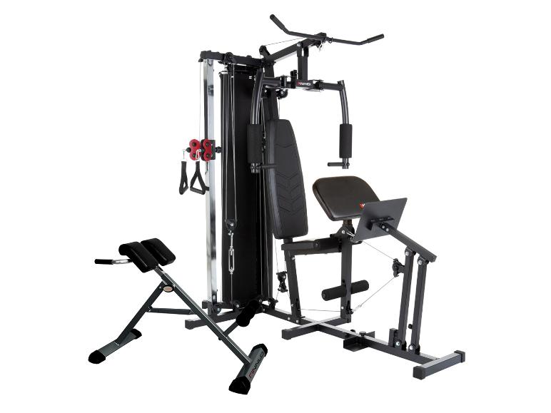 Multifunktions-Fitnessgerät mit Gewichtsblock, Bank und Hyperextensionsständer.