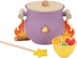 Lila Spielzeugkessel mit Holzdeckel, Feuer-Ausschnitten, gelber Schale mit Spielessen und Zauberstab.