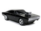 Ein schwarzes Dodge Charger Modell mit Chromfelgen.