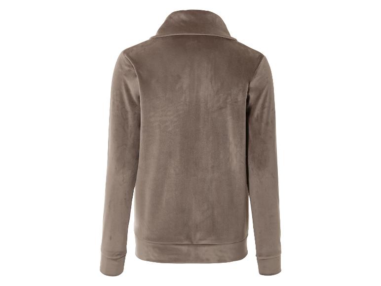 Ein dunkelbrauner Samt-Pullover mit langen Ärmeln