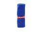 Gerolltes blaues Sporthandtuch mit orangefarbenem Band