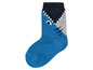 Eine blaue Socke mit Hai-Motiv.