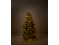 Beleuchteter künstlicher Weihnachtsbaum mit warmweißen LED-Lichtern in einem dunklen Raum.