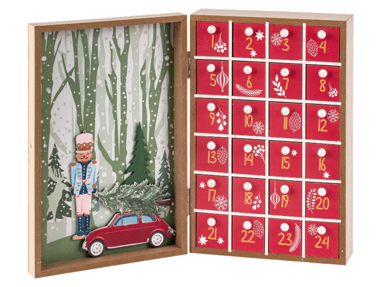 Adventskalender aus Holz mit 24 Schubladen und einer Winterszene mit Nussknacker und Auto.