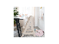 Roba Treppenhochstuhl Sit Up Flex an einem Tisch im Kinderzimmer.